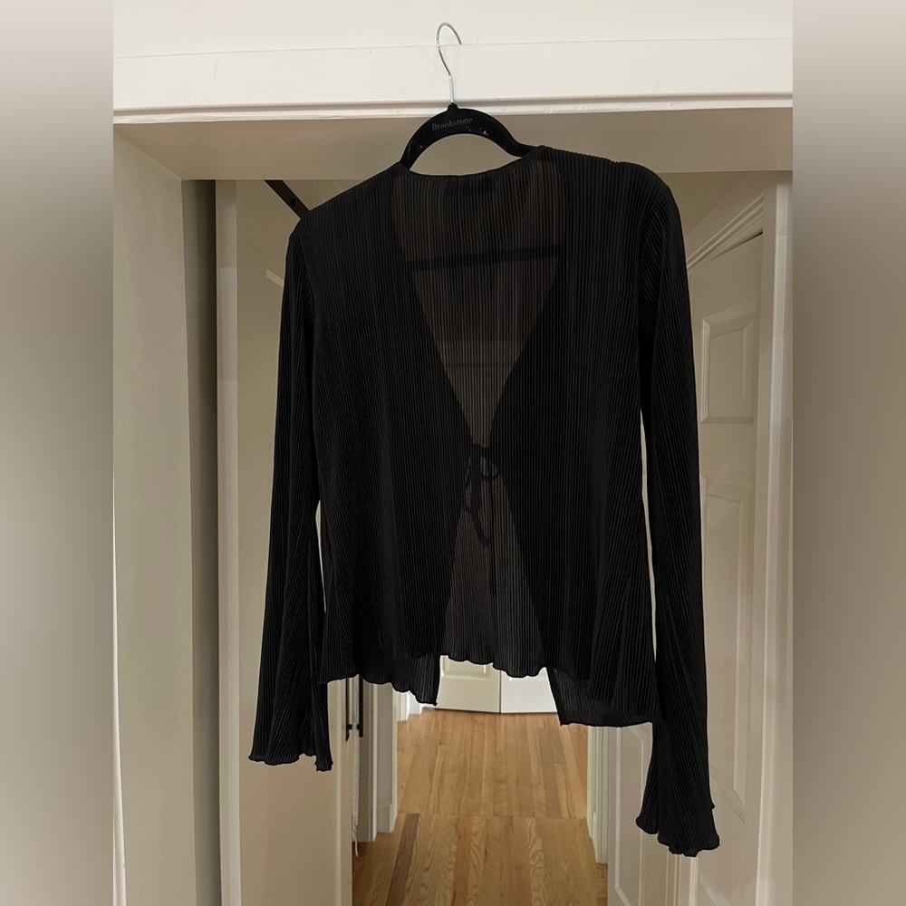 SOCIAL TOURIST PLEATED TIE TOP